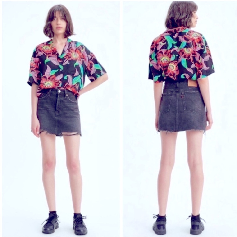 Levi’s - distressed mini skirt